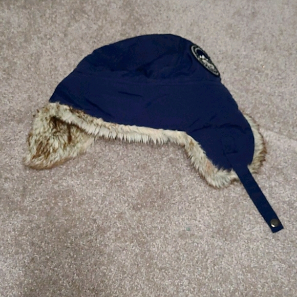 Warm boys winter hat/toque - Picture 3 of 4